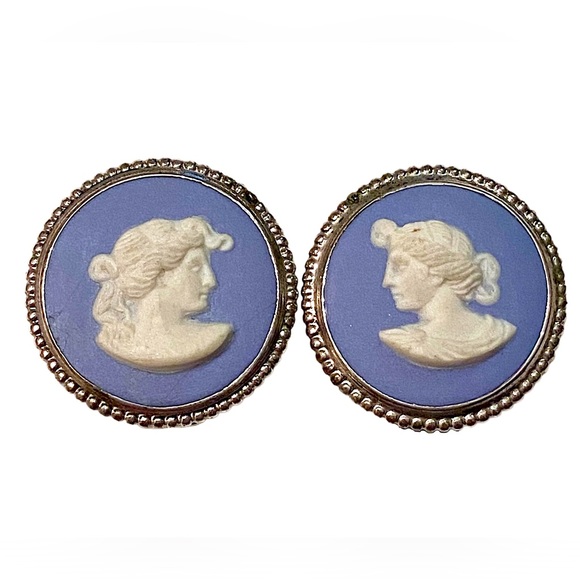 Vintage Wedgewood Cameo Sterling Silver Clip On 925 - Picture 1 of 3